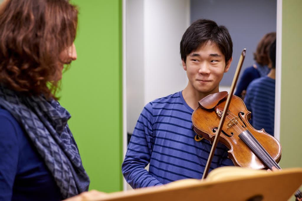 teaching a violin pupil